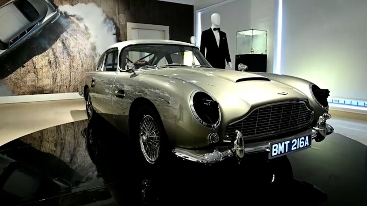 Dobročinná aukce k výročí filmů o Jamesi Bondovi vynesla přes 168 milionů